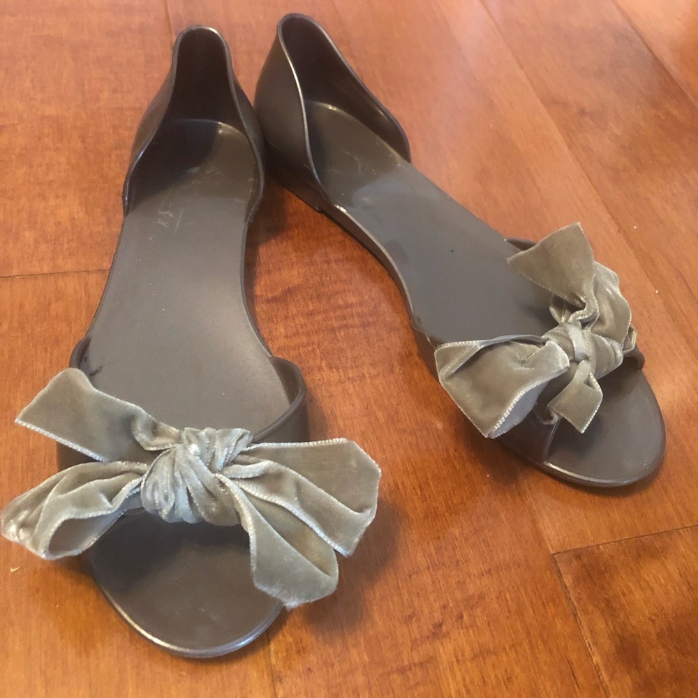 Gray silver jelly flats
